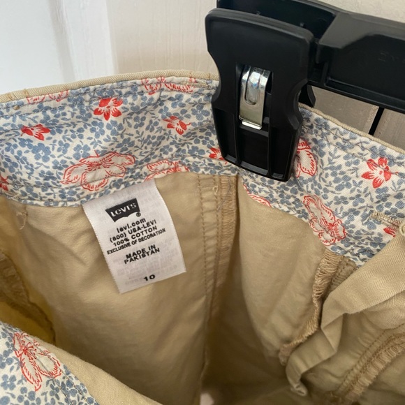 LEVI'S Shorts Bermuda Classic Tan Women's Size 10 - Picture 4 of 4